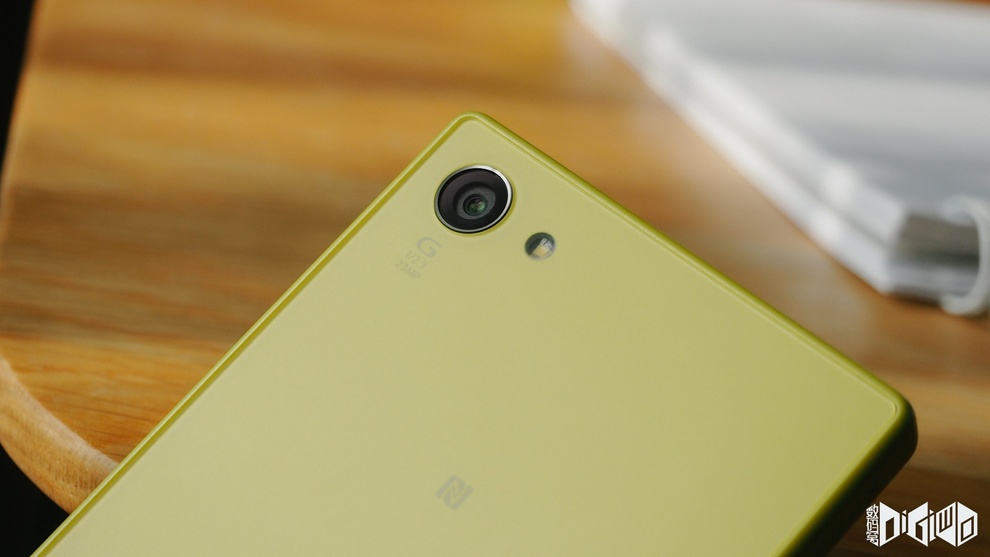 Xperia Z5 Compact 23 MP rear cam