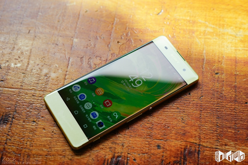 Xperia XA hands on - Lime Color