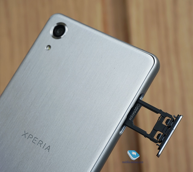 Xperia X Performance Nano SIM card slot