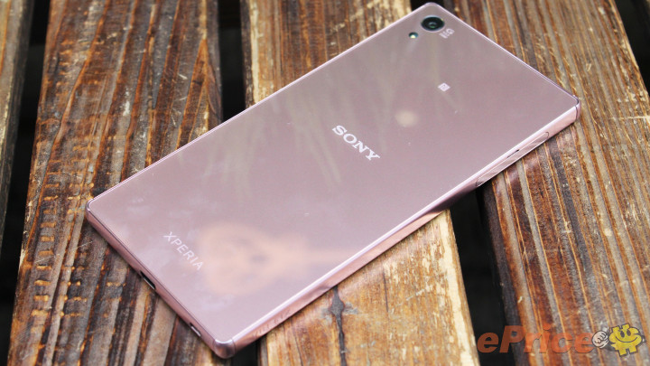 Xperia Z5 Premium Pink Hands on Pics