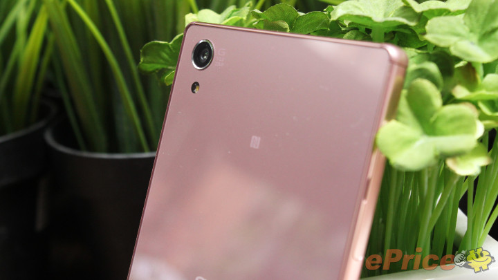 Xperia Z5 Premium Pink Hands on Pics