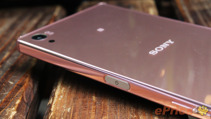 Xperia Z5 Premium in Pink Color Hands on Pics