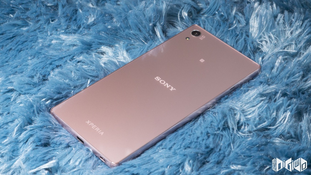 Sony Xperia Z5 Premium Dual  in Pink