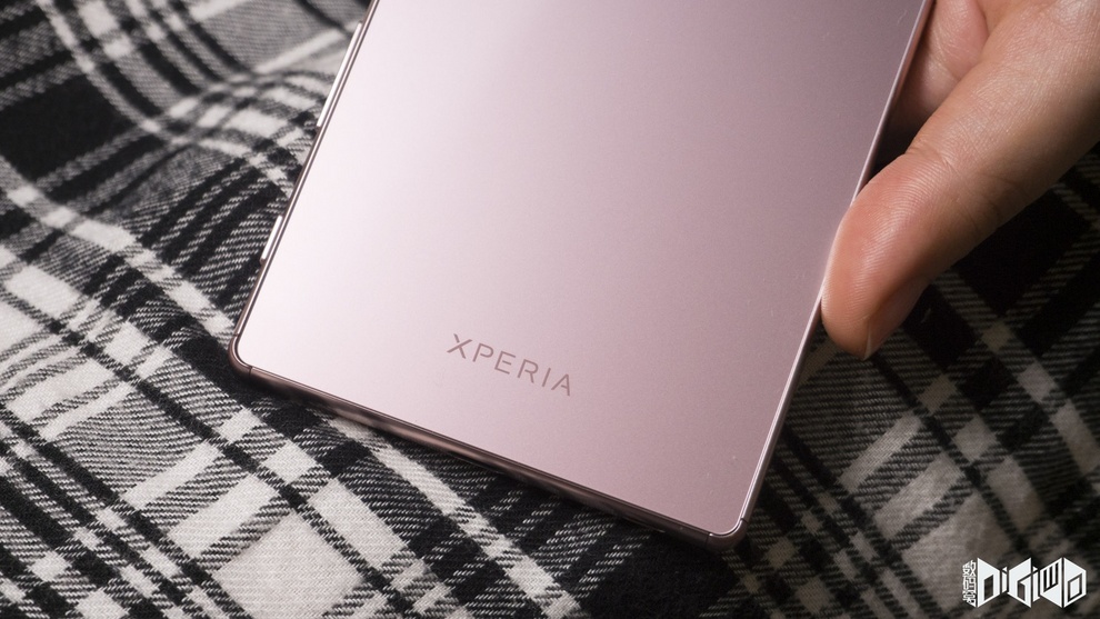 Xperia Z5 Premium Dual in Pink Color